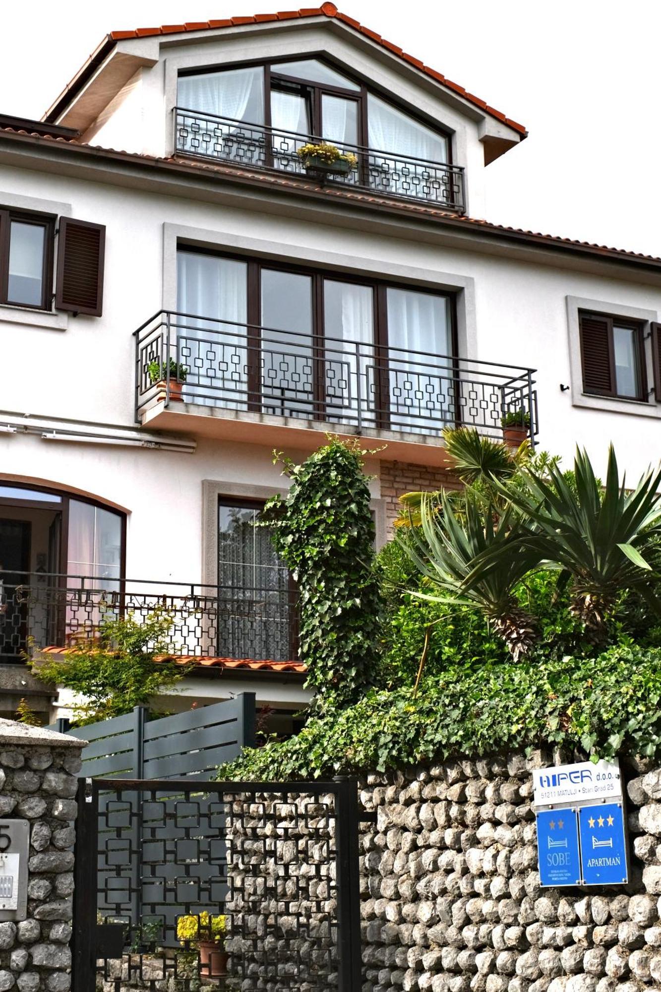 Apartments Hiper Матулі Екстер'єр фото